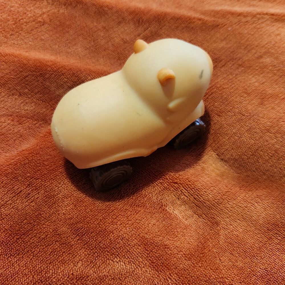 Stress Relief Squeeze Toy Car Capybara Stretchy Silicone. New - Picture 7 of 9